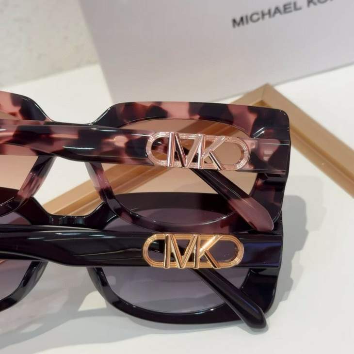 Picture of Michael Kors Sunglasses _SKUfw71187502fw